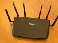 設(shè)置路由器需要插網(wǎng)線嗎？需要根據(jù)具體型號(hào)和網(wǎng)絡(luò)環(huán)境決定。-路由網(wǎng)